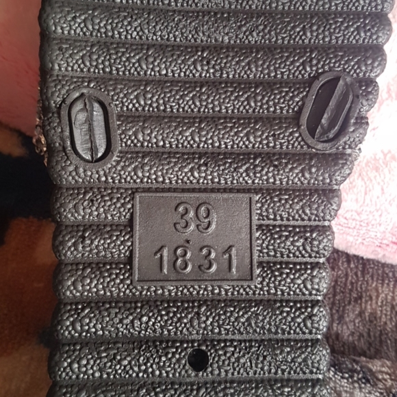 Sandles - Picture 3 of 3